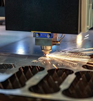 Harga-Jasa-Laser-Cutting-Terbaru-untuk-Berbagai-Material-Teknolaser-1.