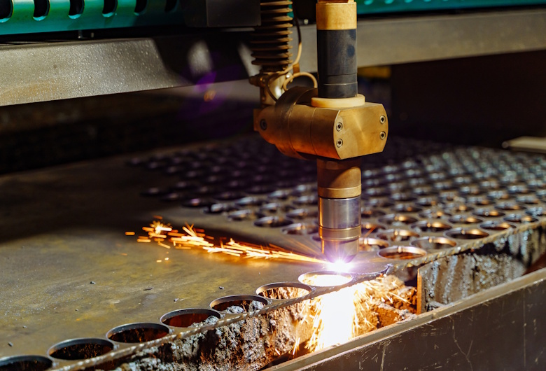 Perbedaan-Laser-Cutting-dan-Plasma-Cutting-Mana-yang-Lebih-Baik-Teknolaser