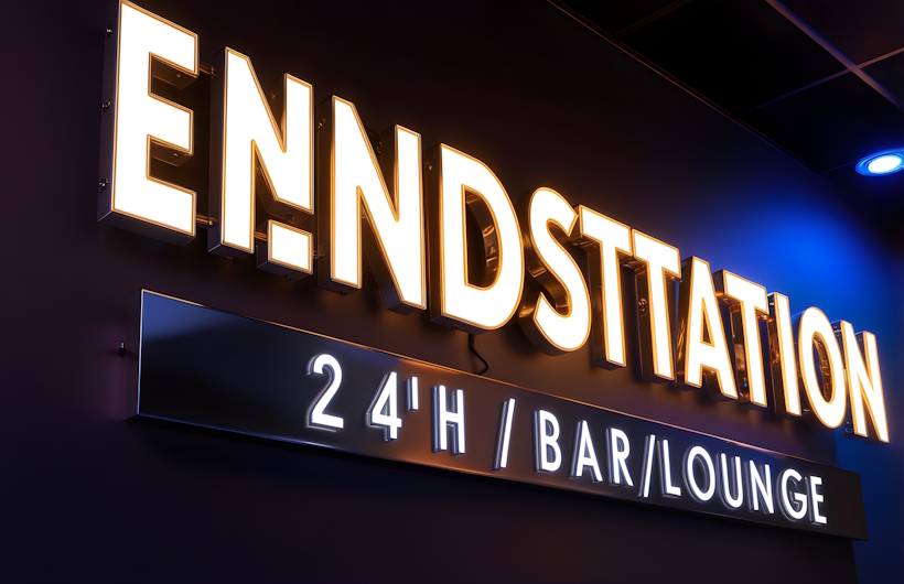 Signage Akrilik dengan Penerangan LED: Maksimalkan Daya Tarik Visual