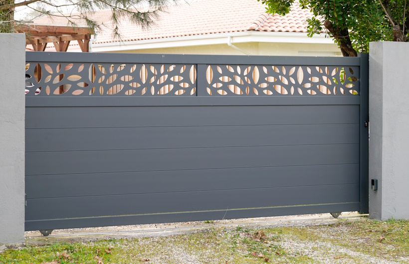 Layanan Custom Gate Laser Cutting dengan Motif Beragam: Kaligrafi, Geometris, hingga Flora-Fauna