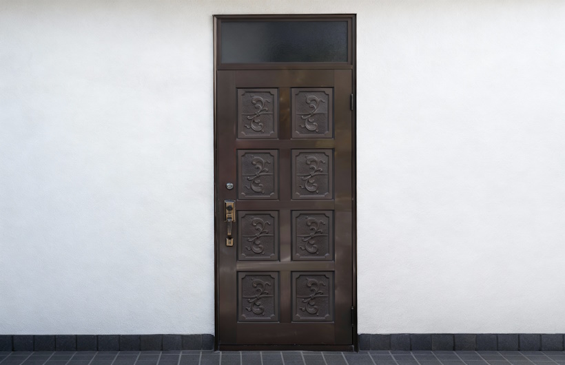 Pintu-Laser-Cutting-dengan-Sistem-Engsel-Tersembunyi-Hidden-Hinge-untuk-Kesan-Minimalis-Teknolaser