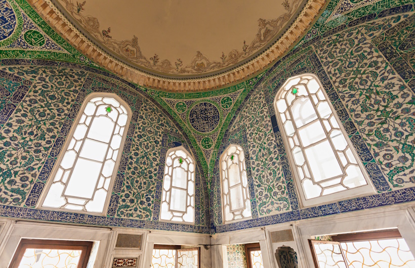 Jasa Laser Cutting Plafon Masjid dengan Motif Kaligrafi dan Arabesque
