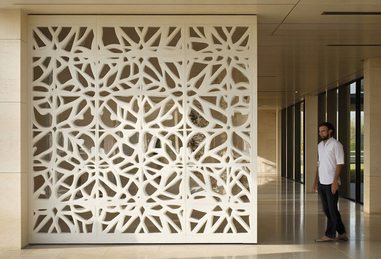 Laser Cutting Eksterior Kantor untuk Branding dan Citra Perusahaan yang Kuat